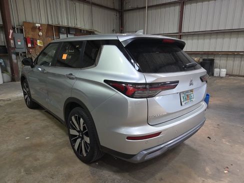 Used 2025 Mitsubishi Outlander SE AWD/4WD image 8