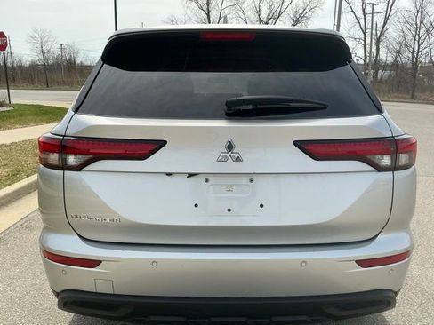 Used 2022 Mitsubishi Outlander ES image 9