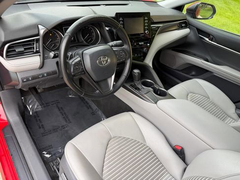 Used 2021 Toyota Camry SE FWD image 10