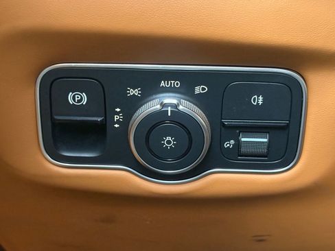 Used 2023 Aston Martin V8 Vantage Coupe RWD image 18