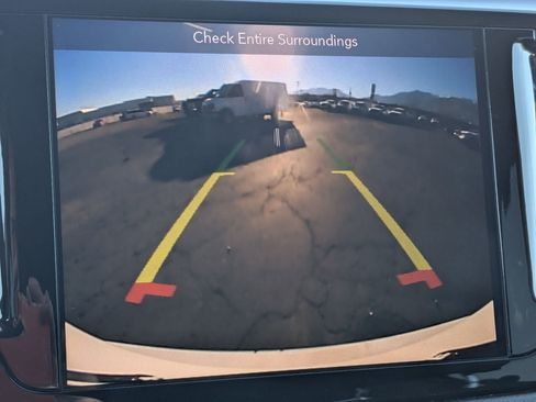 Used 2018 Chrysler Pacifica Touring-L Plus image 22