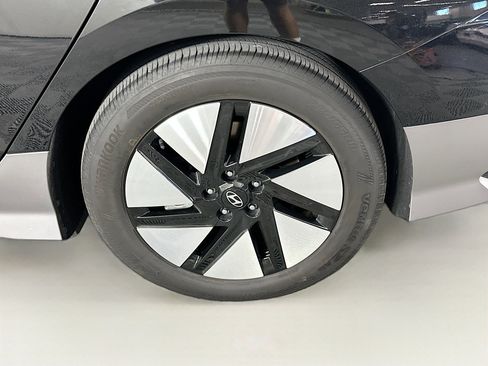 Used 2024 Hyundai Ioniq 6 SE RWD image 11