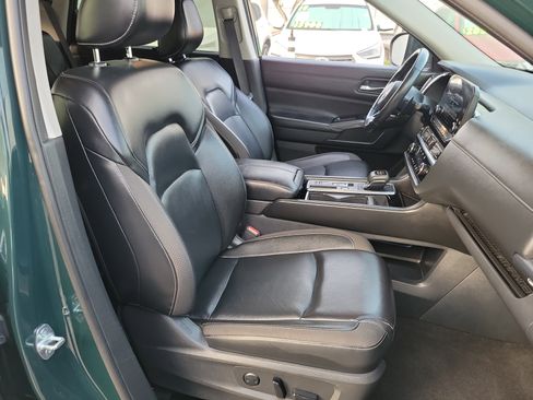 Used 2023 Nissan Pathfinder SL image 19