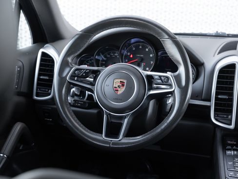 Used 2018 Porsche Cayenne image 10