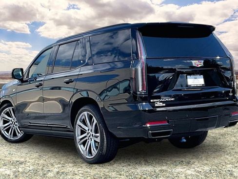 Used 2026 Cadillac Escalade Platinum Sport w/ LPO, Floor Liner Package AWD/4WD image 4