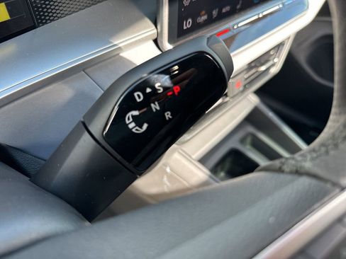 New 2025 Volkswagen Tiguan SE R-Line image 23