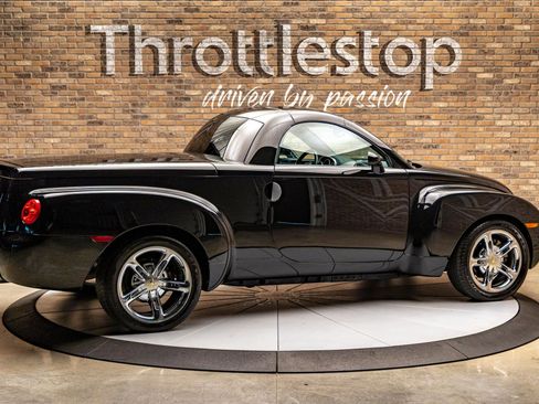 Used 2005 Chevrolet SSR w/ Preferred Equipment Group image 7