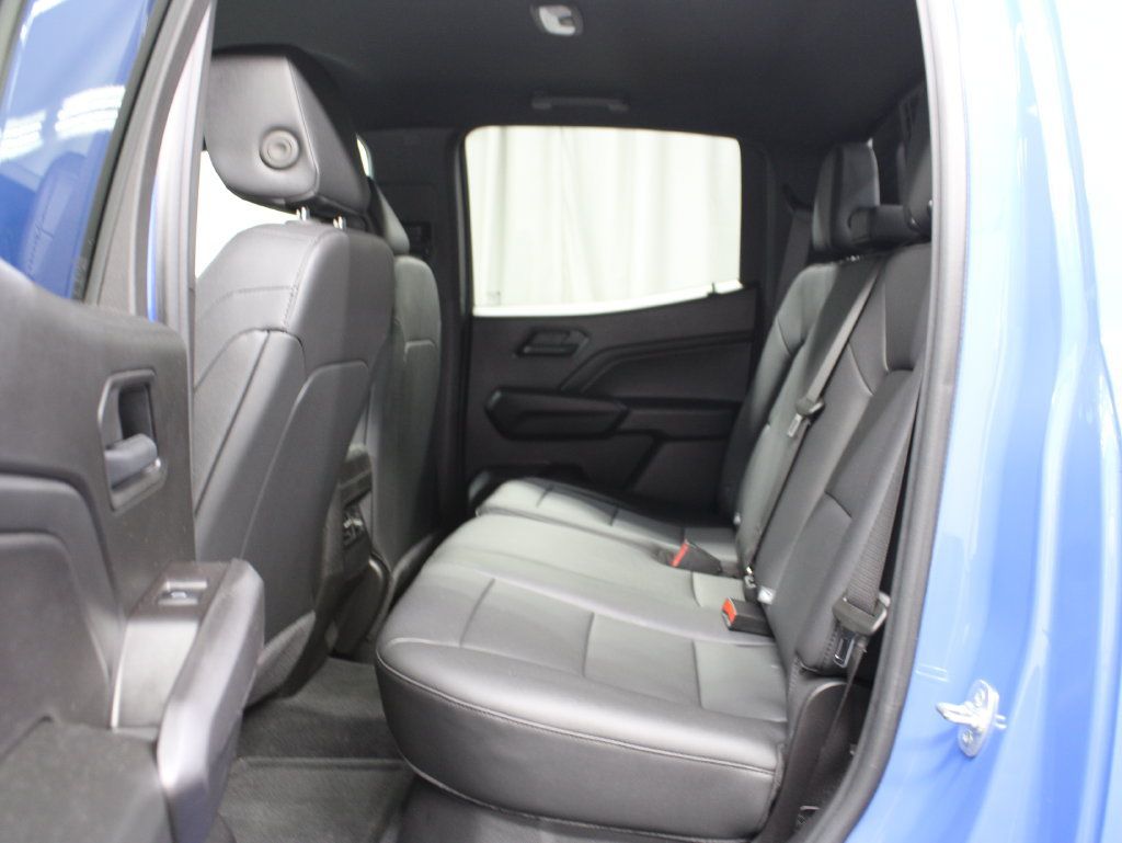 Used 2025 Chevrolet Colorado Trail Boss w/ Midnight Edition AWD/4WD image 17