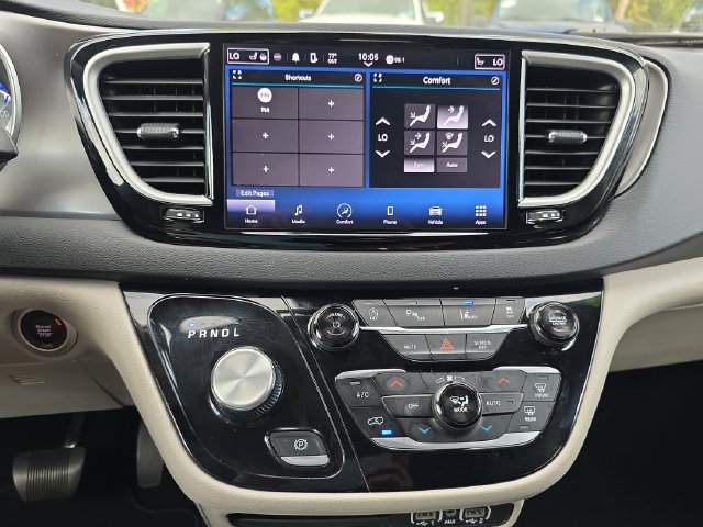 Used 2024 Chrysler Pacifica Touring-L FWD image 23