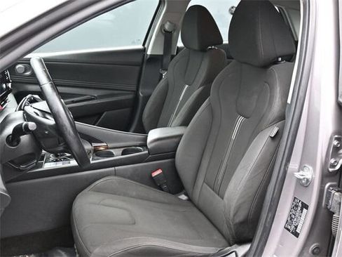 Used 2021 Hyundai Elantra SEL w/ Convenience Package image 9
