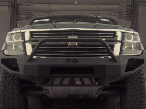 Used 2019 Chevrolet Suburban Premier image 2