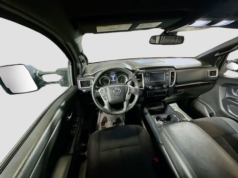 Used 2018 Nissan Titan SV w/ SV Convenience Package image 21