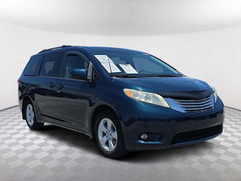 Used 2012 Toyota Sienna LE FWD image 1