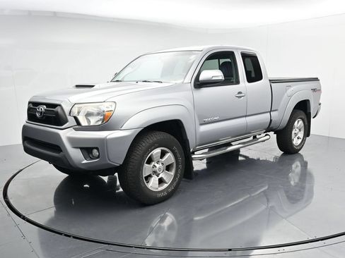 Used 2015 Toyota Tacoma 4x4 Access Cab V6 w/ TRD Sport Package image 4
