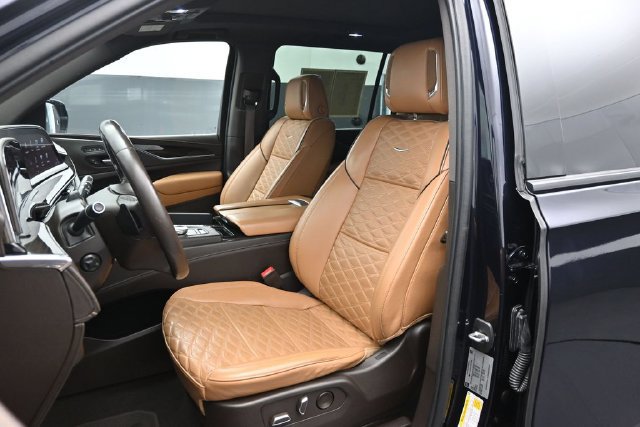 Used 2022 Cadillac Escalade ESV Sport w/ LPO, ONYX Package AWD/4WD image 5