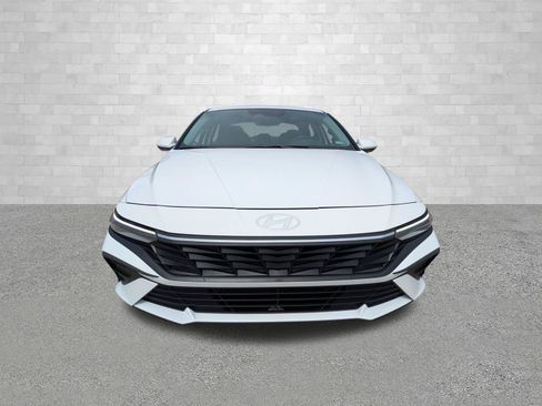 Certified 2024 Hyundai Elantra Blue FWD image 6