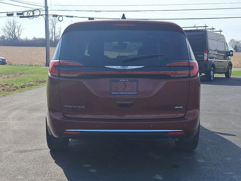 Certified 2023 Chrysler Pacifica Touring-L AWD/4WD image 5