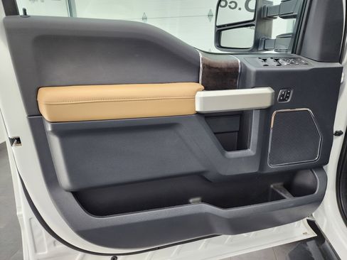 Used 2022 Ford F350 Lariat w/ Lariat Ultimate Package image 41