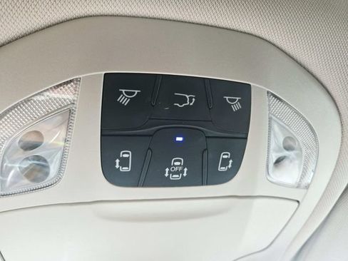 Used 2022 Chrysler Pacifica Limited AWD/4WD image 31