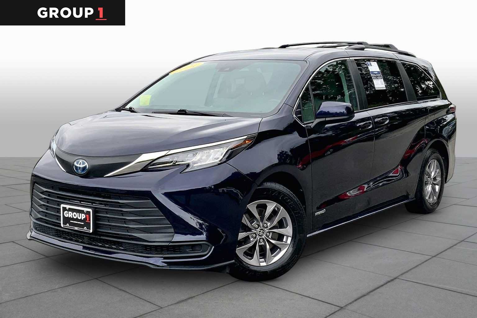 Used 2021 Toyota Sienna LE FWD image 1