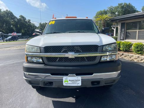 Used 2004 Chevrolet Silverado 3500 4x4 Extended Cab w/ Heavy-Duty Power Package image 2