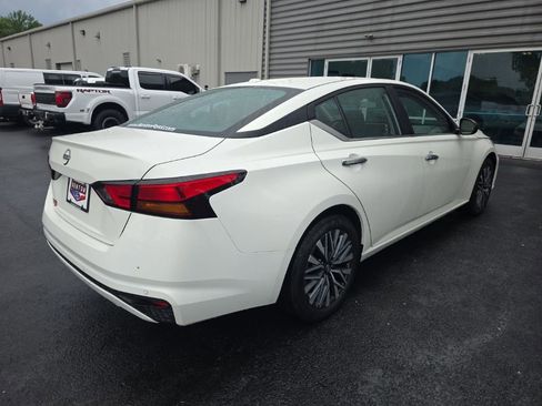 Used 2025 Nissan Altima 2.5 SV FWD image 5