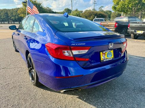 Used 2018 Honda Accord Sport image 3