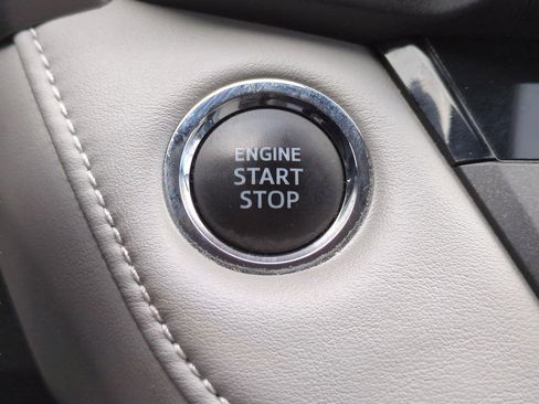 Used 2018 Toyota RAV4 XLE FWD image 22