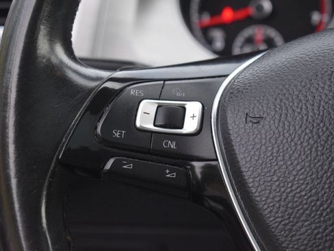 Used 2015 Volkswagen Golf S image 20