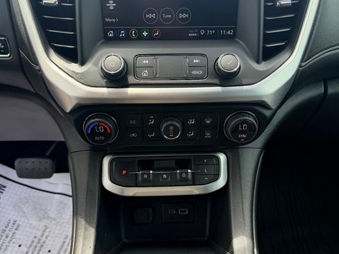 Used 2021 GMC Acadia SLE w/ Driver Convenience Package FWD image 17