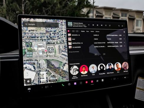 Used 2022 Tesla Model S Base image 30