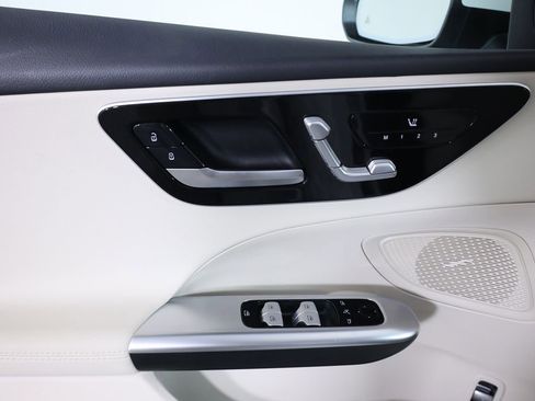 Certified 2026 Mercedes-Benz C 300 4MATIC Sedan image 10