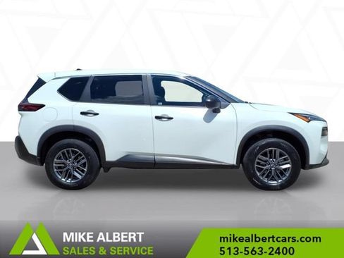 Used 2023 Nissan Rogue S AWD/4WD image 8