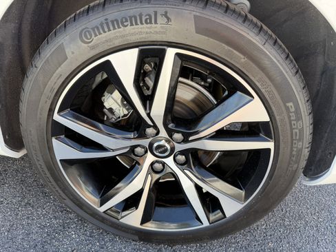 Certified 2023 Volvo S60 B5 Plus image 32