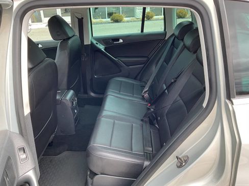 Used 2010 Volkswagen Tiguan S image 25