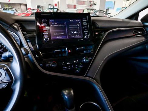 Used 2024 Toyota Camry SE image 33