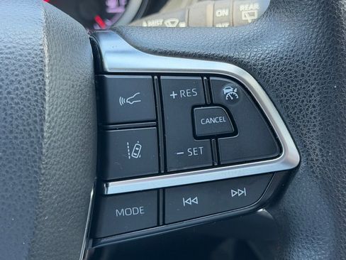 Used 2021 Toyota Highlander L FWD image 23