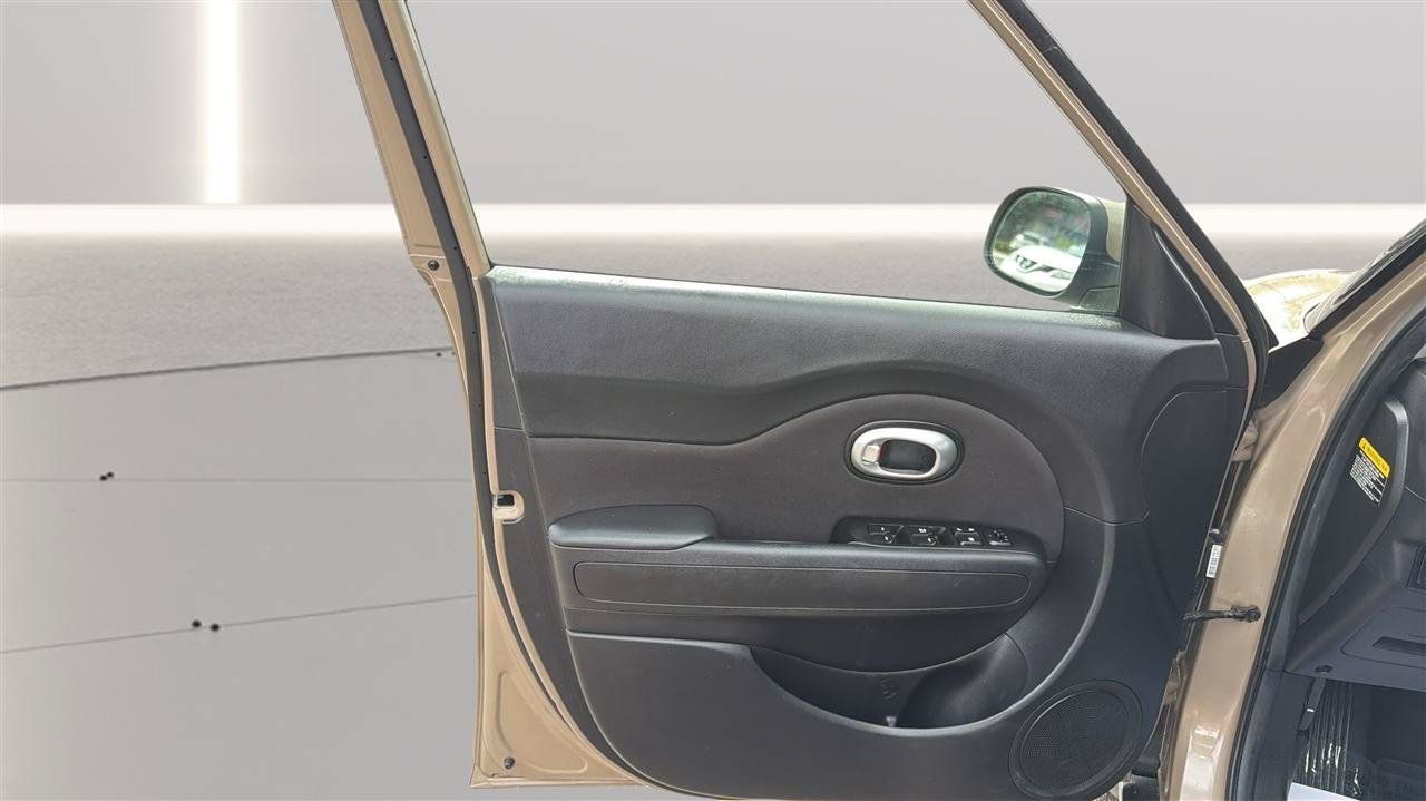 Used 2016 Kia Soul FWD image 18