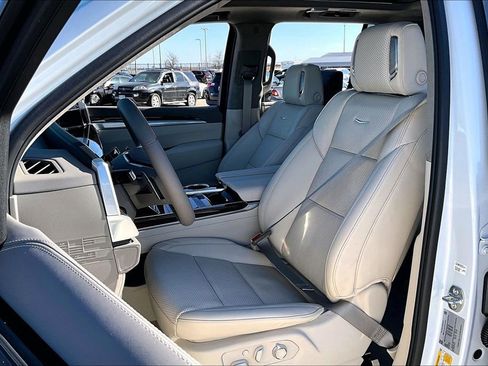 Used 2026 Cadillac Escalade Platinum Sport w/ LPO, ONYX Package image 33