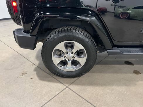 Used 2017 Jeep Wrangler Unlimited Sahara w/ Max Tow Package AWD/4WD image 34