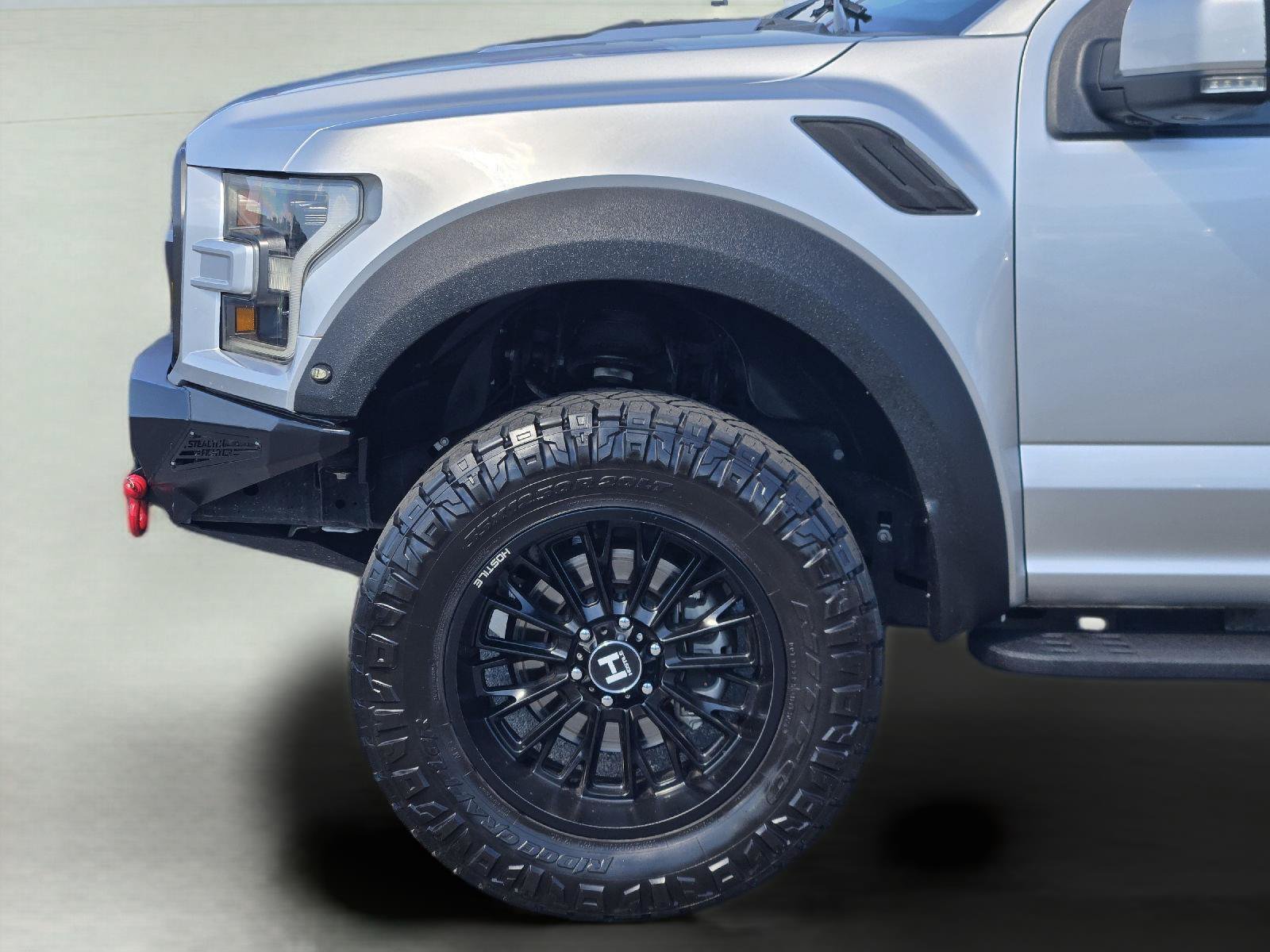 Used 2018 Ford F150 Raptor w/ Equipment Group 802A Luxury AWD/4WD image 9