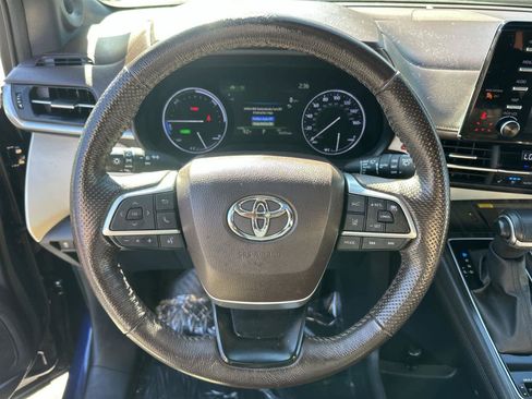 Used 2023 Toyota Sienna Platinum image 14