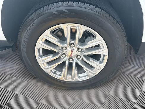 Used 2024 GMC Yukon XL SLT RWD image 35