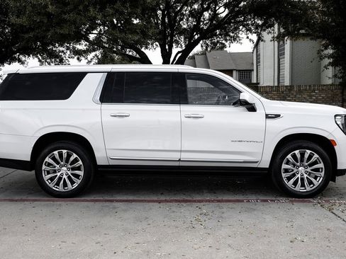 Used 2022 GMC Yukon XL Denali image 10