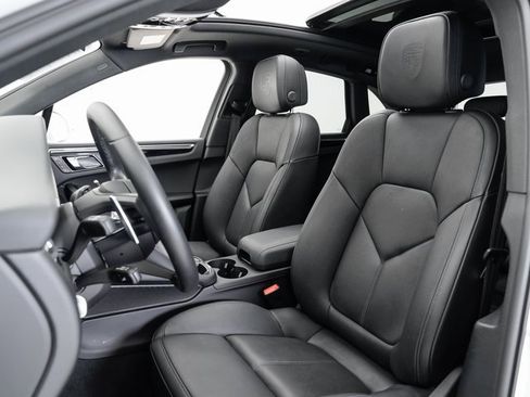 Used 2025 Porsche Macan image 5