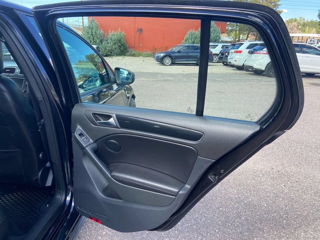 Used 2011 Volkswagen Golf 4-Door FWD image 31