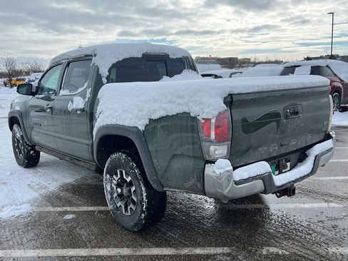 Used 2021 Toyota Tacoma TRD Off-Road image 3