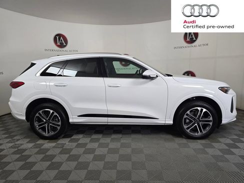 Certified 2025 Audi Q5 Premium w/ Convenience Package AWD/4WD image 3