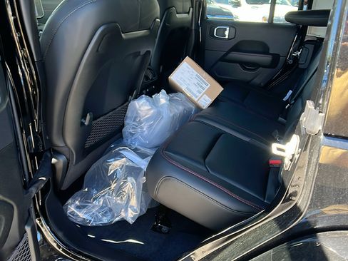 New 2025 Jeep Wrangler Unlimited Rubicon image 20