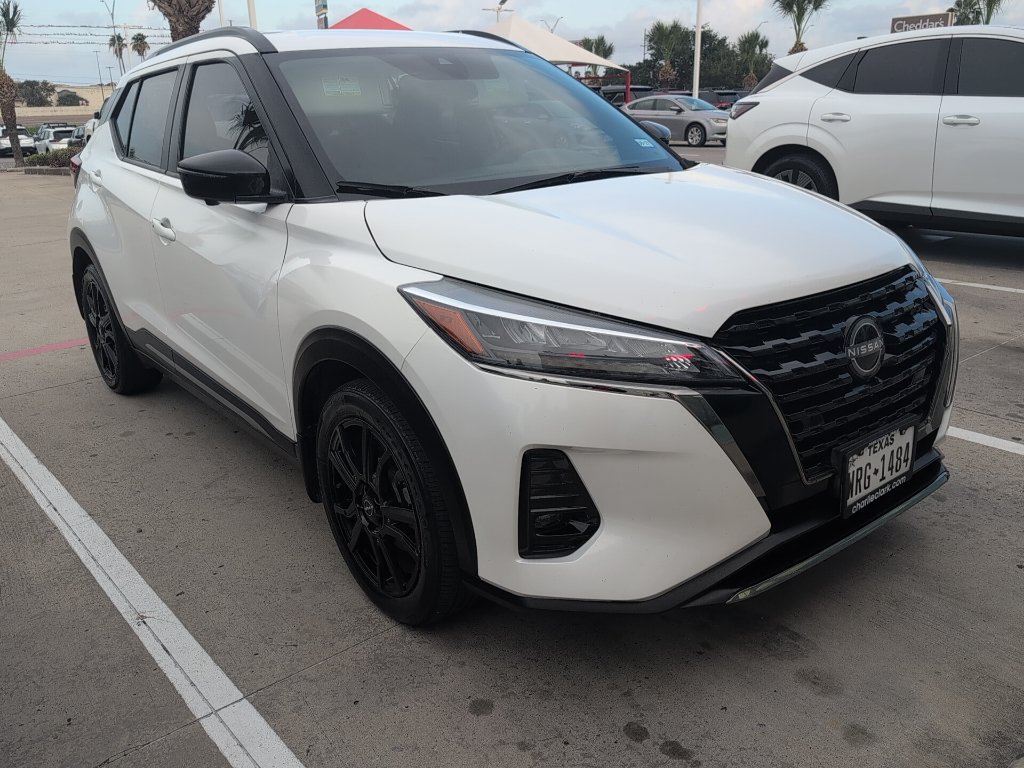 Used 2023 Nissan Kicks SR FWD image 1